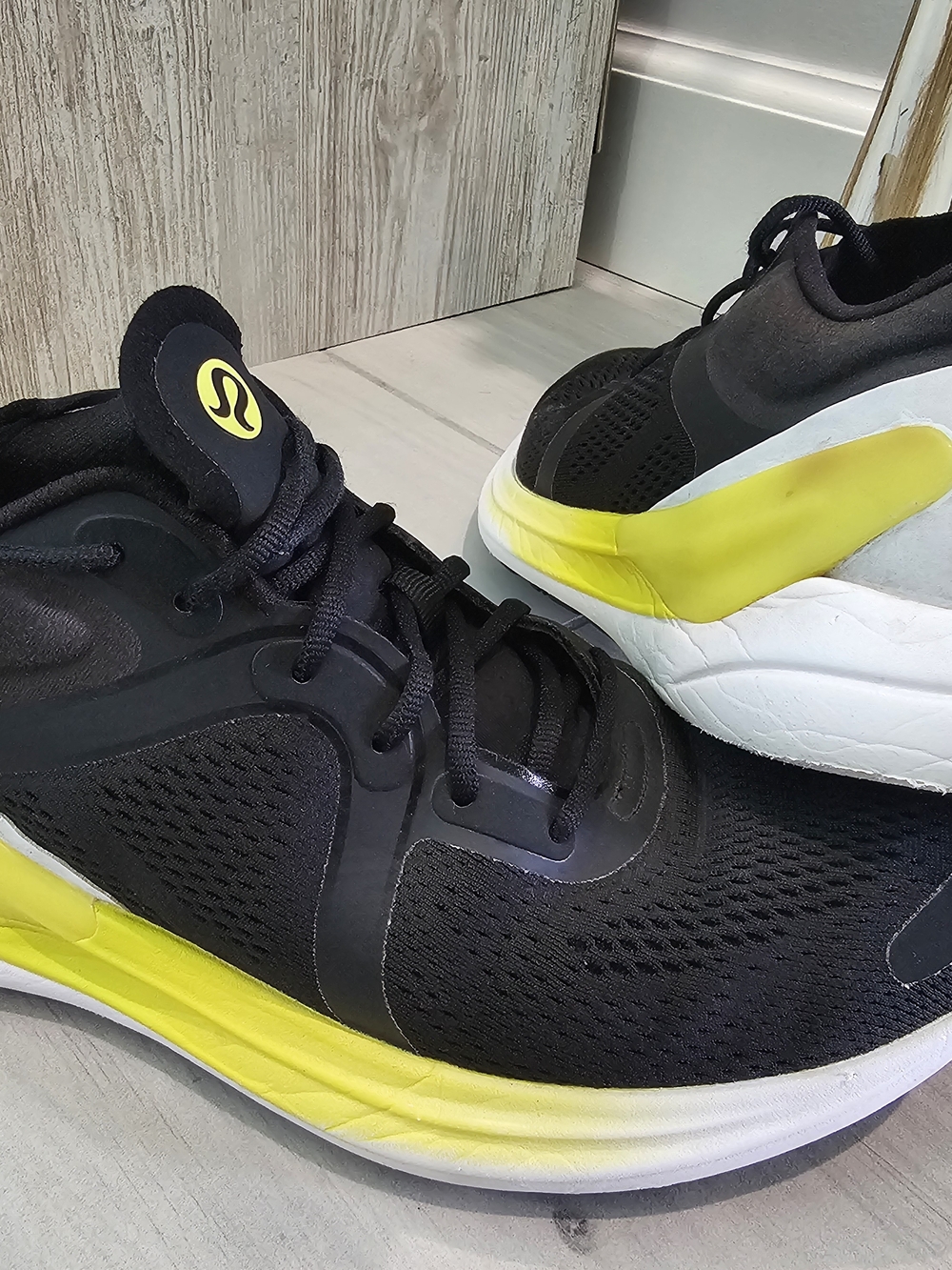 Lululemon Blissfeel Run Women's Black and Yellow Athletic Running Shoes Size 9